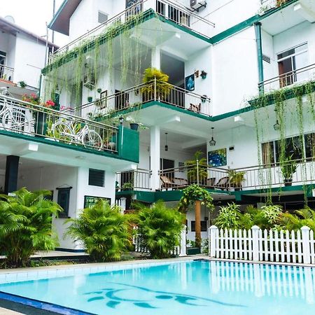 Kandy Riverside Villa Bagian luar foto