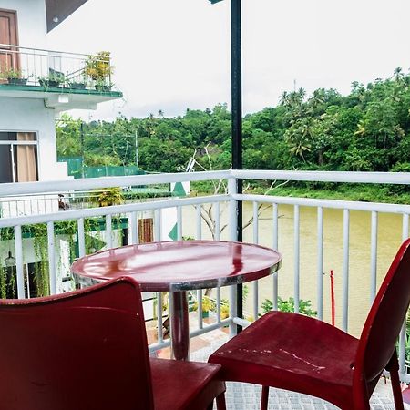 Kandy Riverside Villa Bagian luar foto