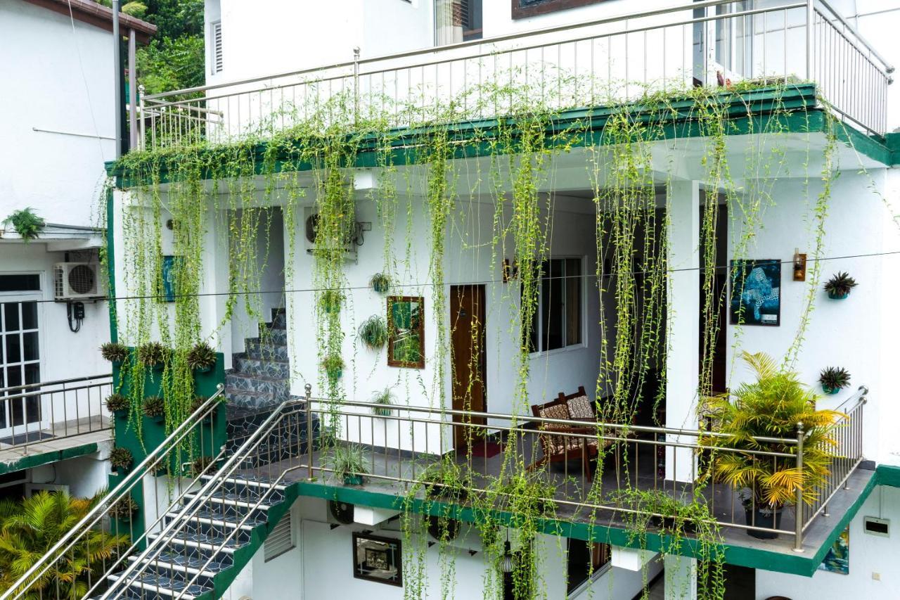 Kandy Riverside Villa Bagian luar foto