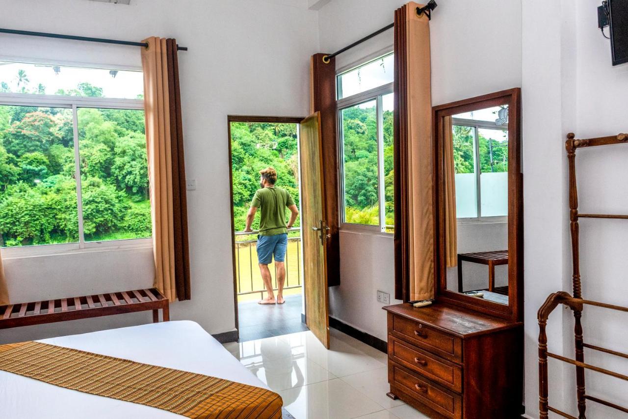Kandy Riverside Villa Bagian luar foto
