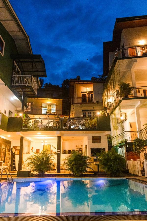 Kandy Riverside Villa Bagian luar foto