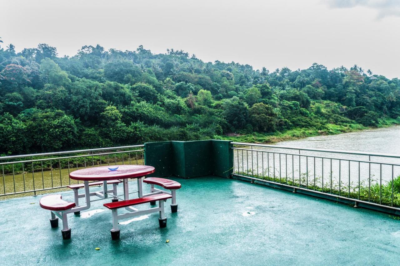 Kandy Riverside Villa Bagian luar foto